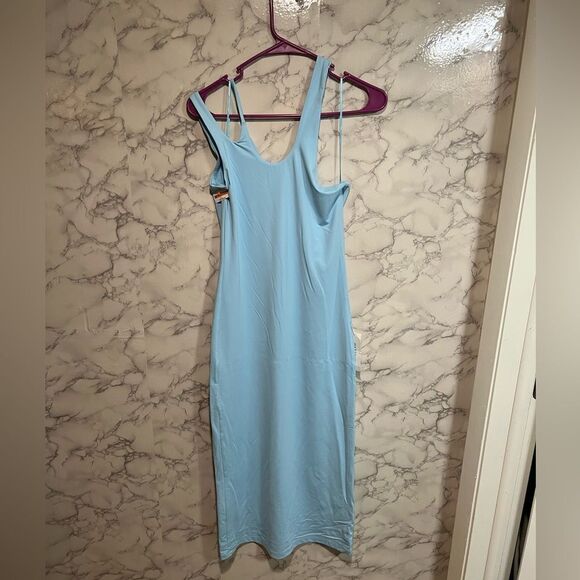 Bardot Echo Cutout One-Shoulder Midi
Dress - Picture 3 of 8